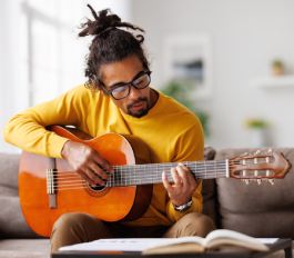 Der Klassiker: die Akustikgitarre